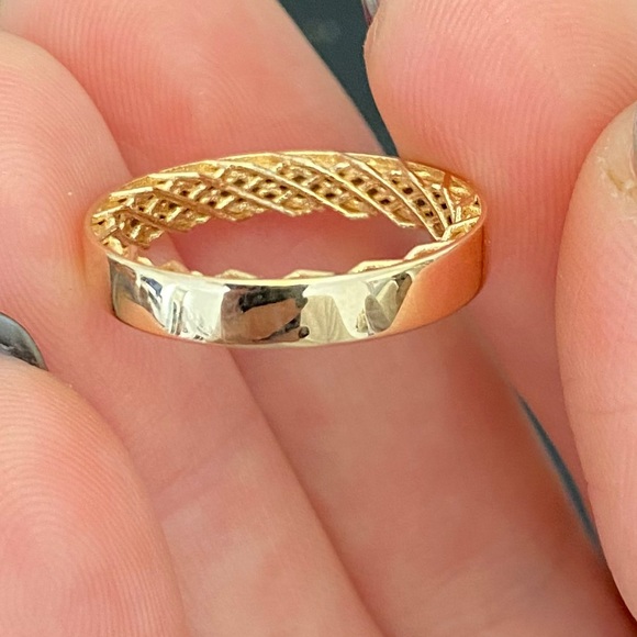 Roberto coin ring symphony golden gate ring. - Picture 2 of 8